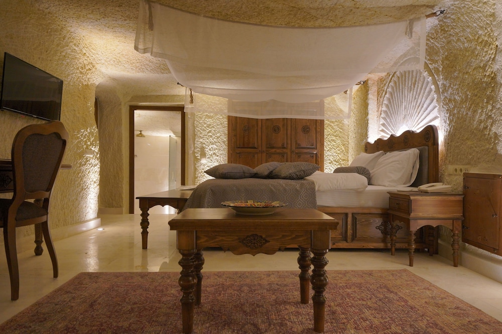 Traditional Room, 1 King Bed photo 1
