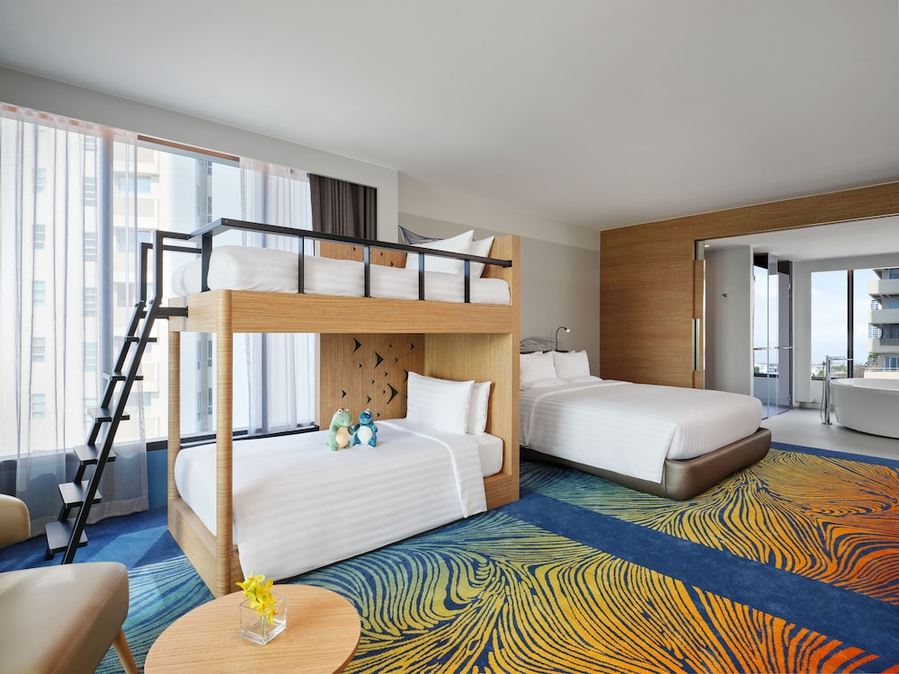 Family Suite, Lounge Access, Balcony, Sea View - 1 king bed and 1 bunk bed - Photo 3