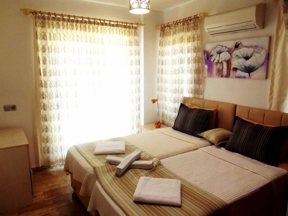 Villa photo 1