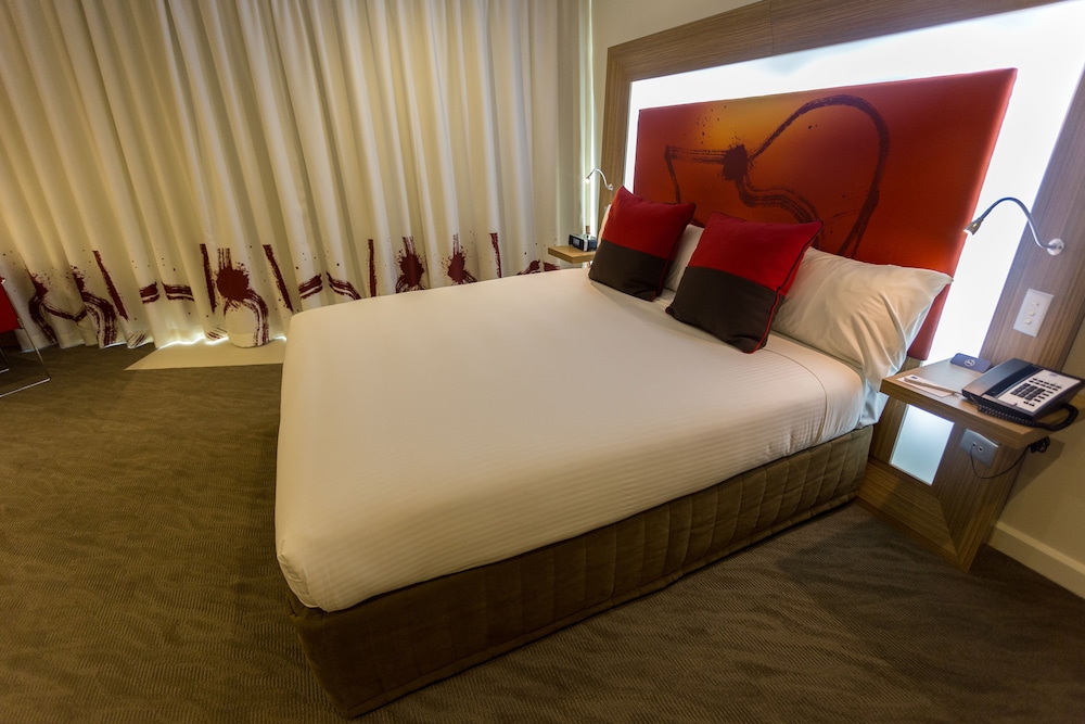 Standard Room, 1 King Bed photo 3