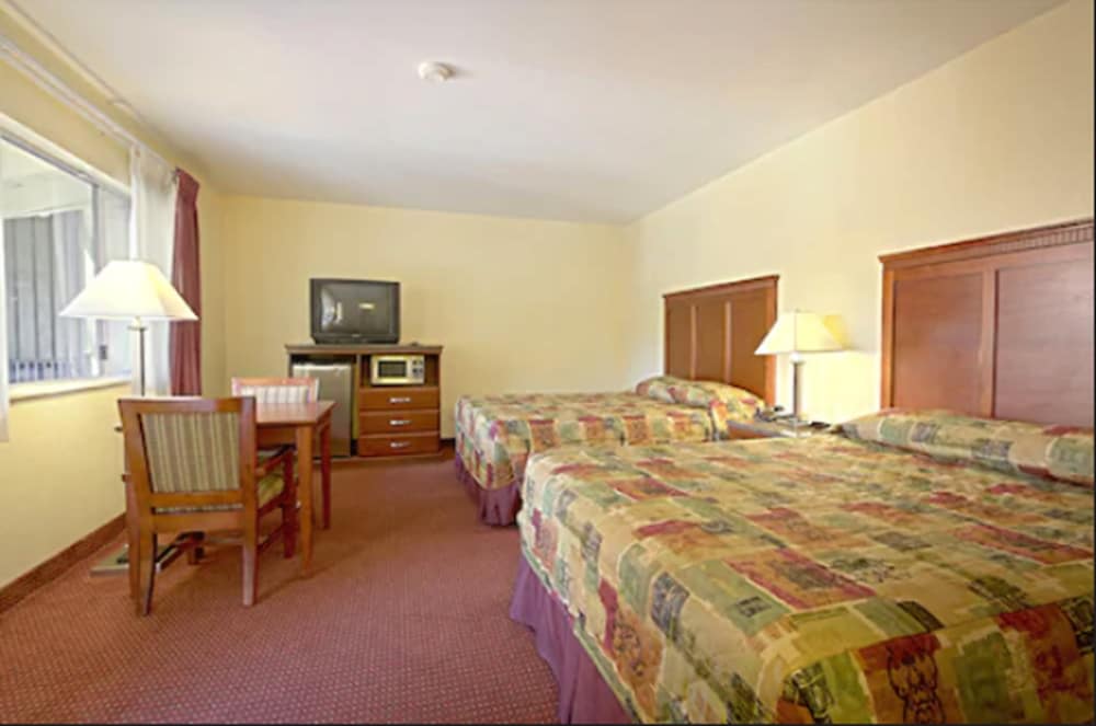 Standard Room, 2 Queen Beds, Smoking
