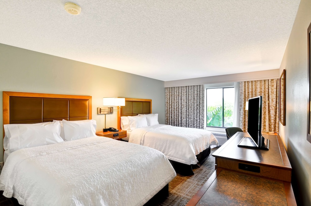 Room, 2 Double Beds, Accessible, Bathtub - Photo 4