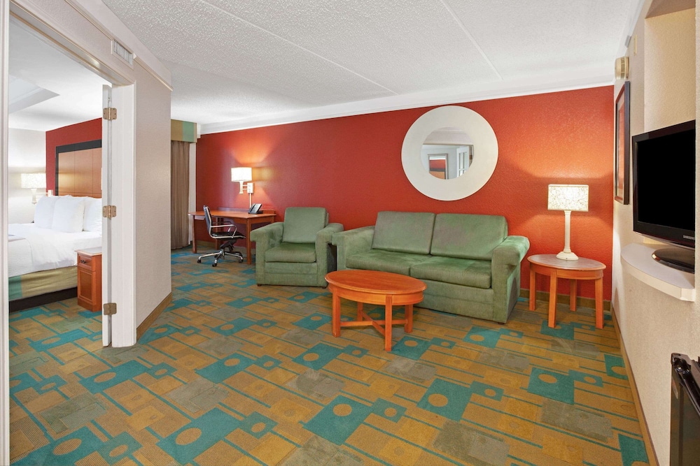 Suite, 1 King Bed, Non Smoking