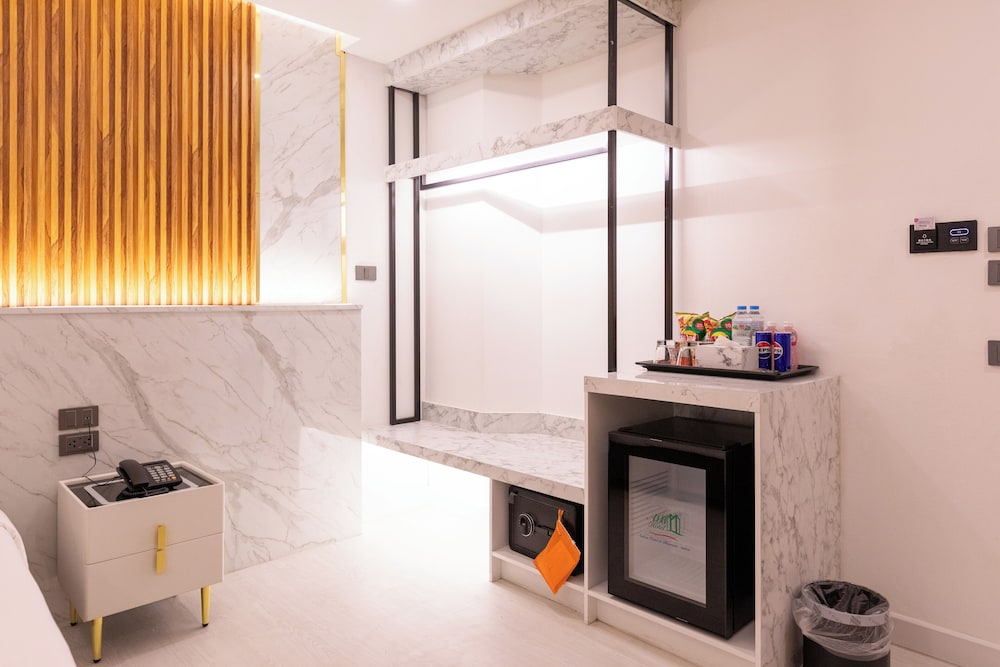Standard Double with Bathtub
