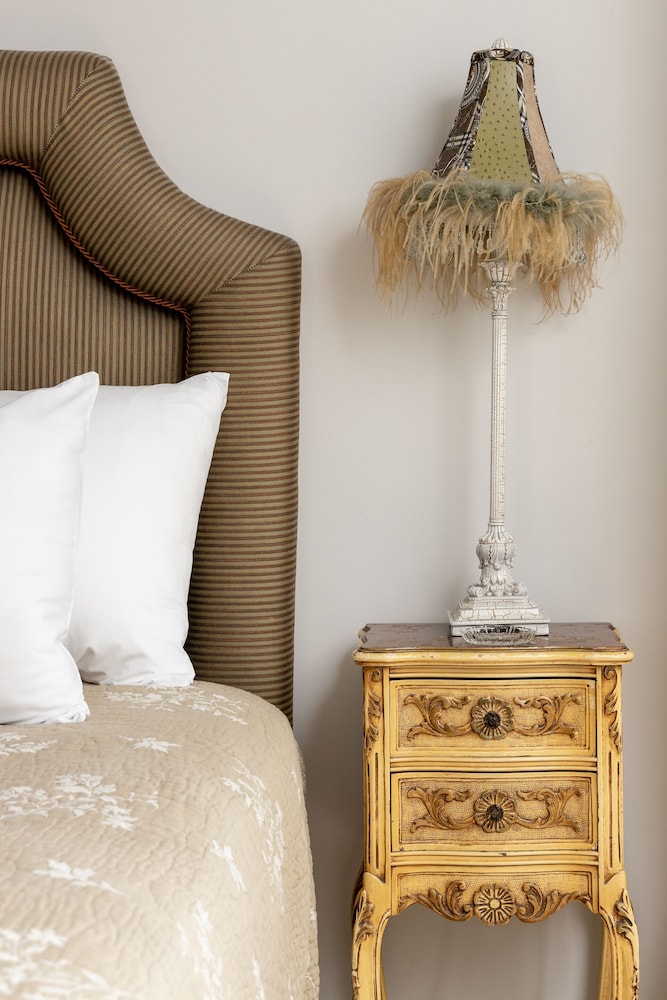 Superior Room, 1 Queen Bed (Gallery Room) photo 3