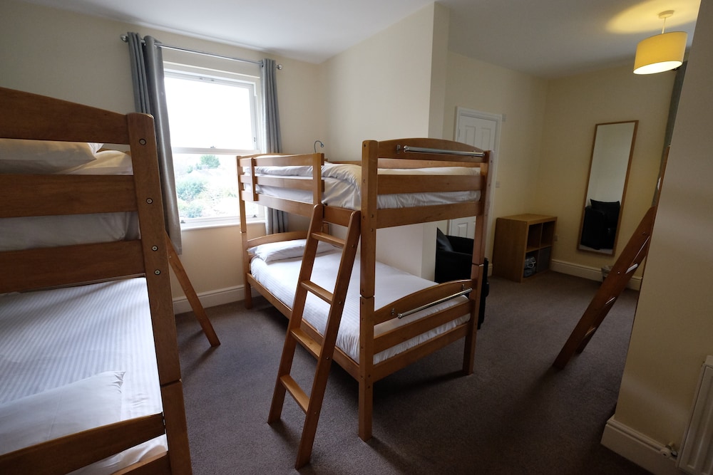 Room, Mixed Dorm (1 bed in a 6 bed dorm.  No children) photo 2