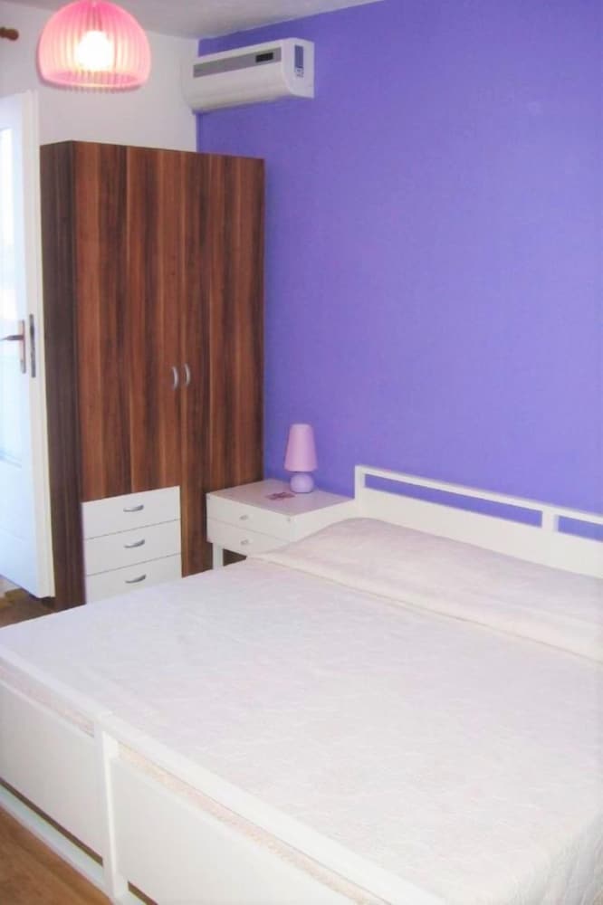 Apartment (Mini - Parking - R1(2) S Balkonom)