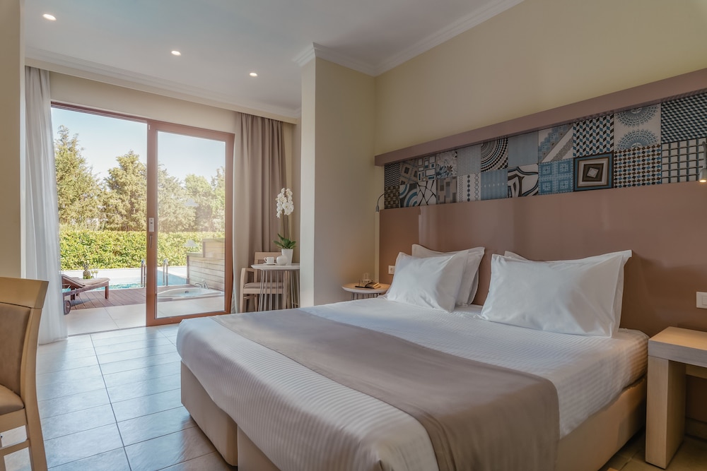 Suite, Jetted Tub, Garden View (Private Pool)