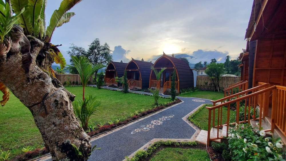 Deluxe Cabin, Non Smoking, Garden View photo 2
