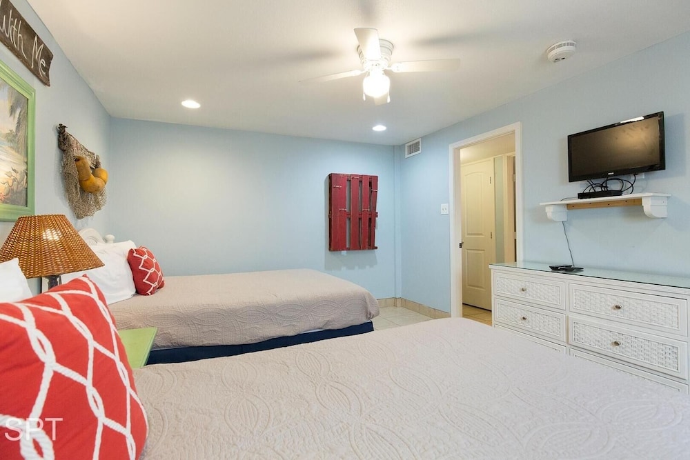 Condo, 2 Bedrooms