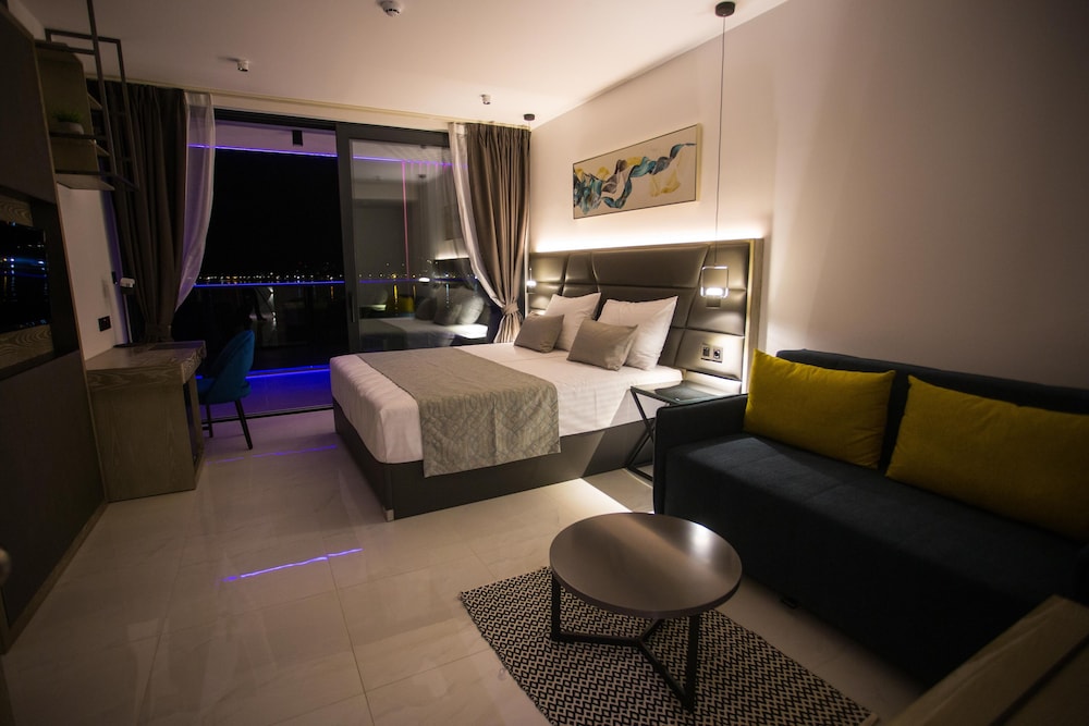 Gallery Room, Balcony, Sea View