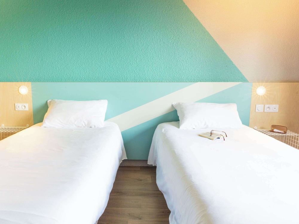 Standard Room, 2 Twin Beds - Photo 1