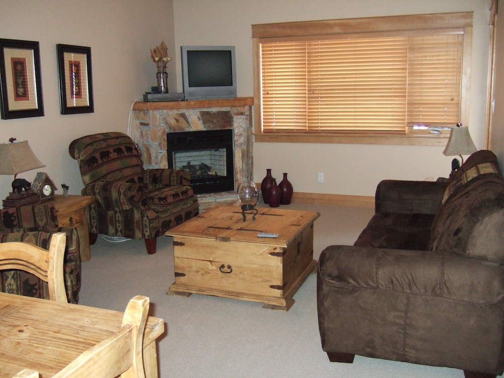 Condo, 2 Bedrooms photo 2