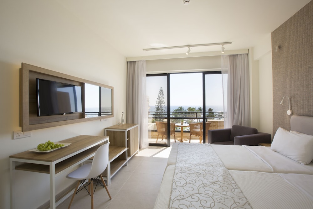 Superior Twin Room, Sea View - Photo 11
