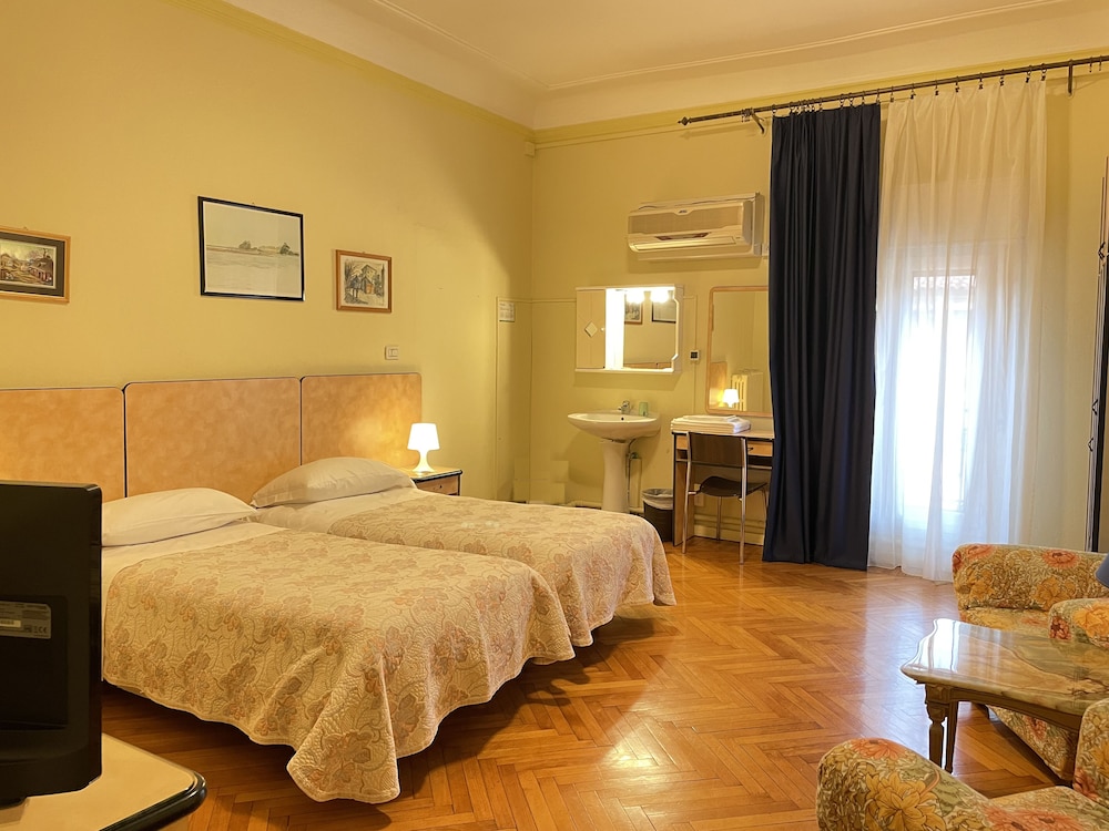 Twin Room with shared bathroom