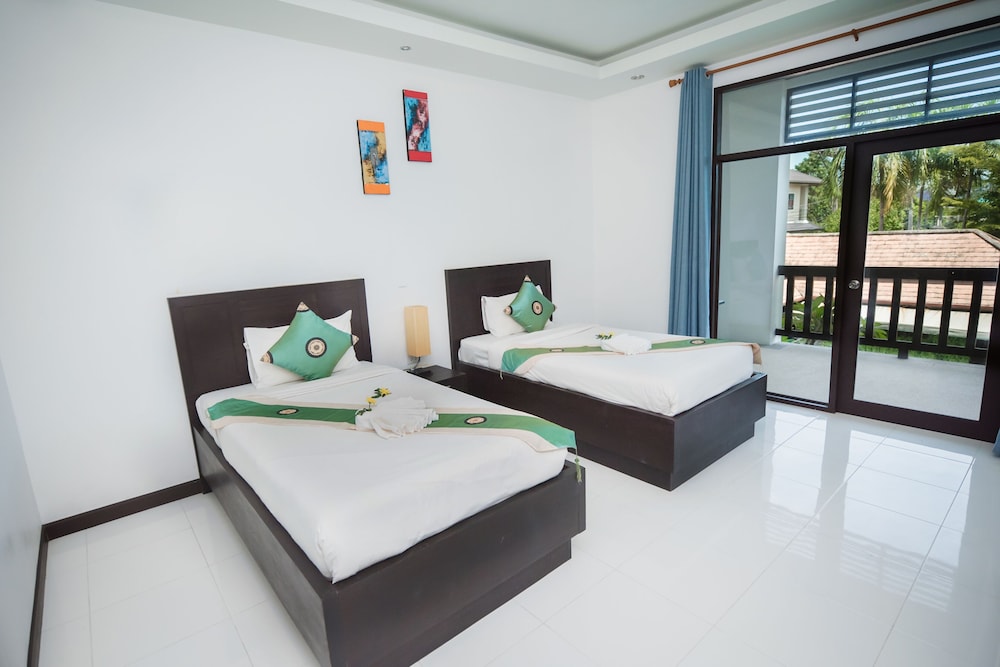 Deluxe Twin Room, Pool View photo 2