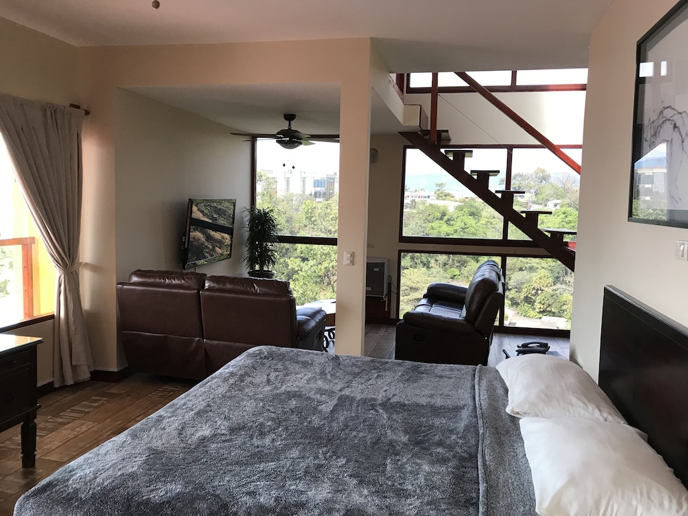 Panoramic Penthouse, 1 King Bed, Balcony photo 2