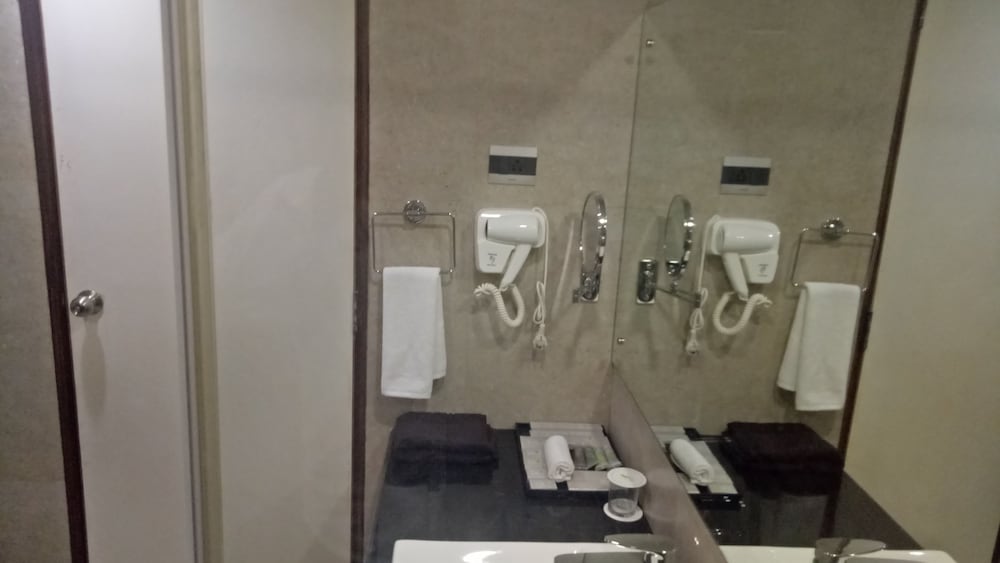 Premium Twin Room, 1 Twin Bed, Lake View - Photo 4
