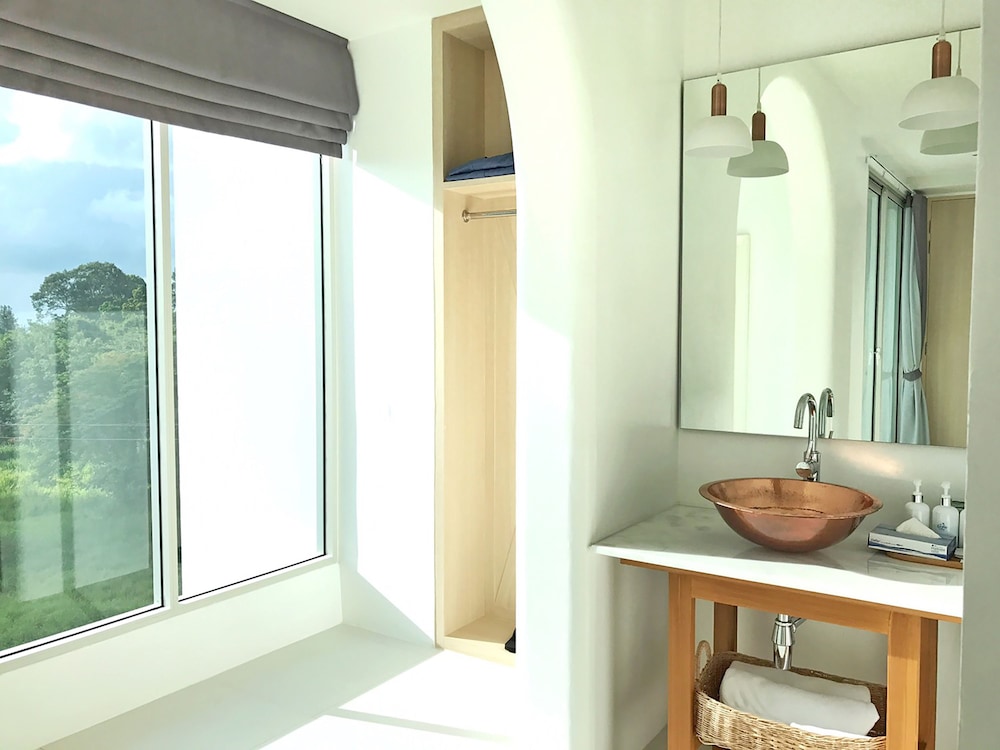 2 Bedroom Suite Jacuzzi photo 2