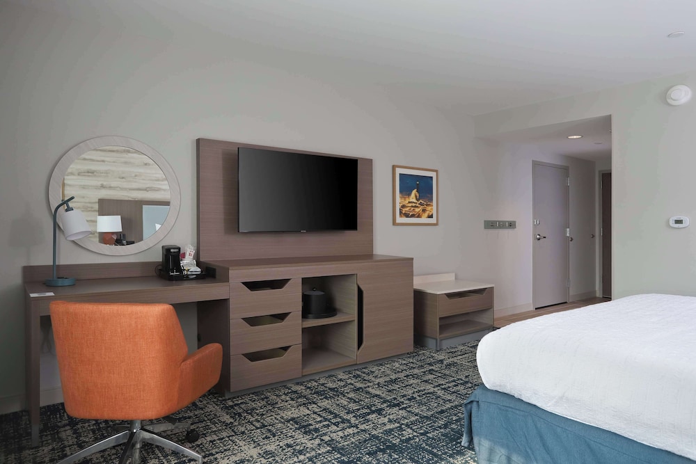 Room, 1 King Bed, Accessible, Bathtub - Photo 3