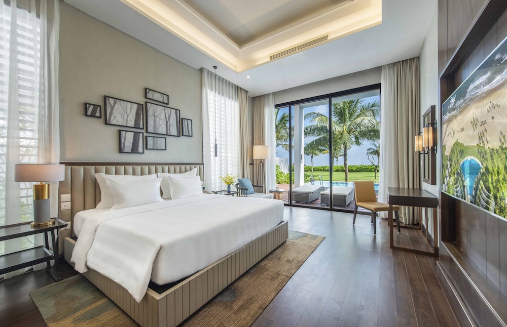 Three Bedroom Villa Garden View - Private Pool - VinWonders Park Access