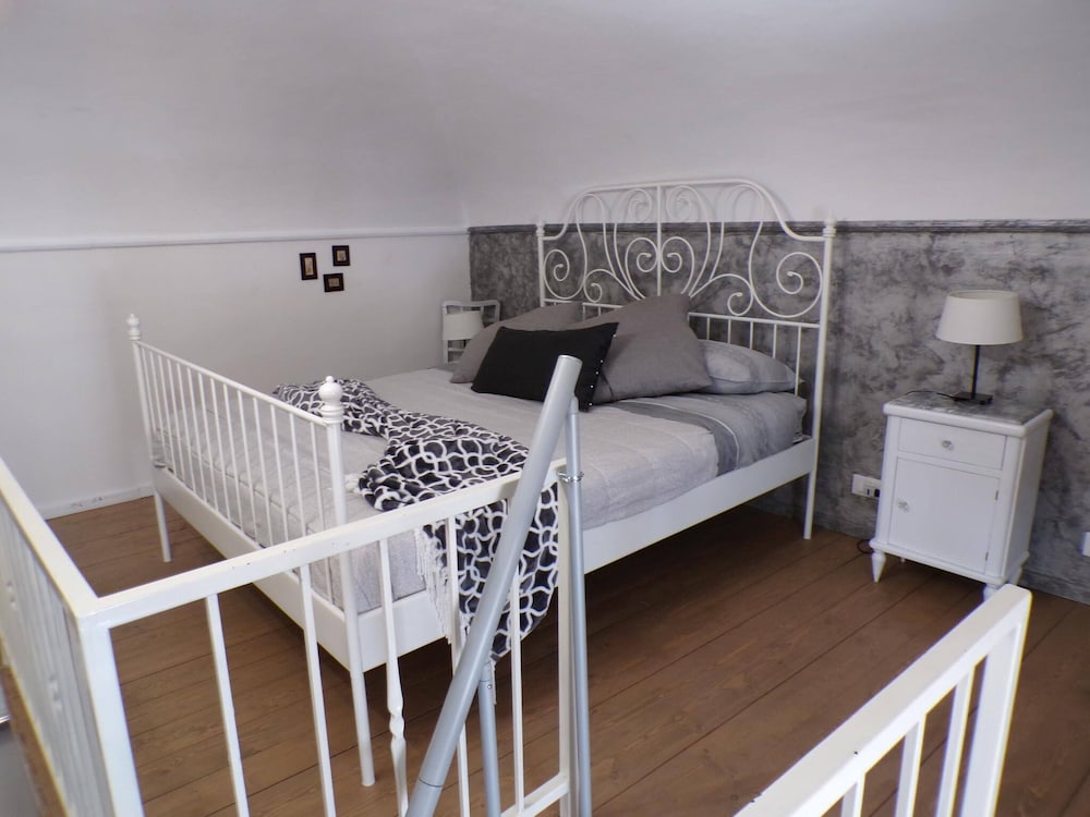 Apartment, 1 Bedroom, Smoking, City View photo 2