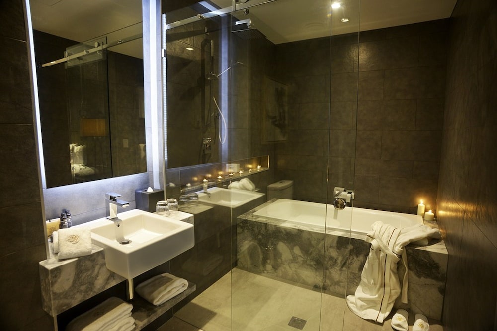 Executive Studio Suite thumbnail 5