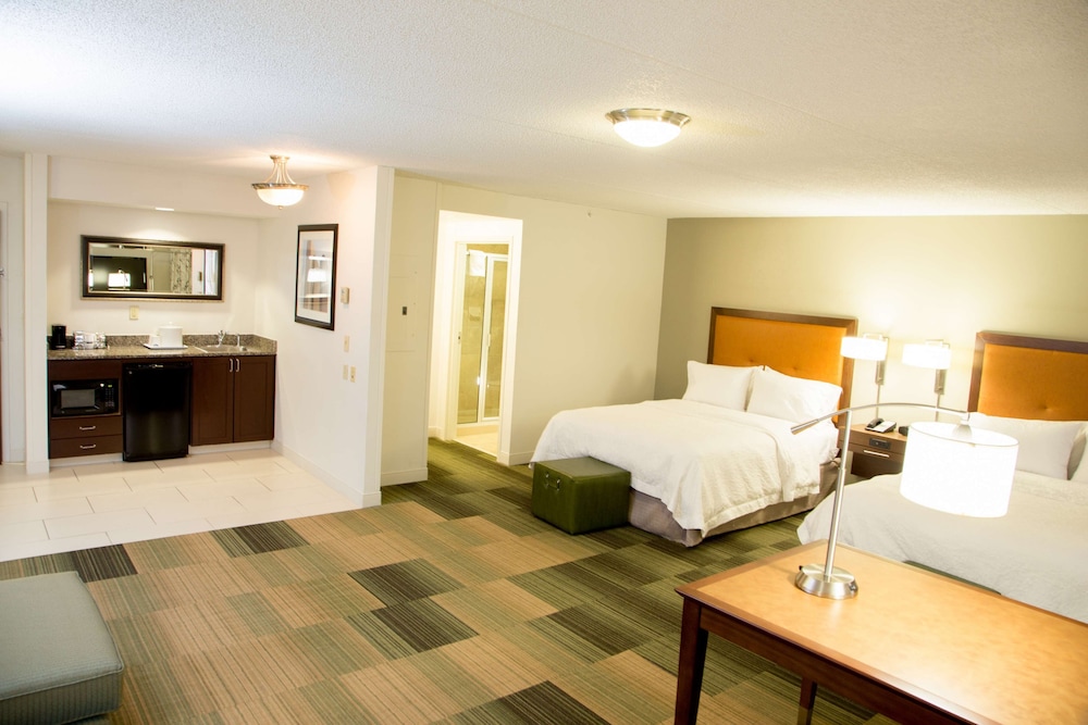 Suite (2 Queen and 1 Sofa Bed) photo 3