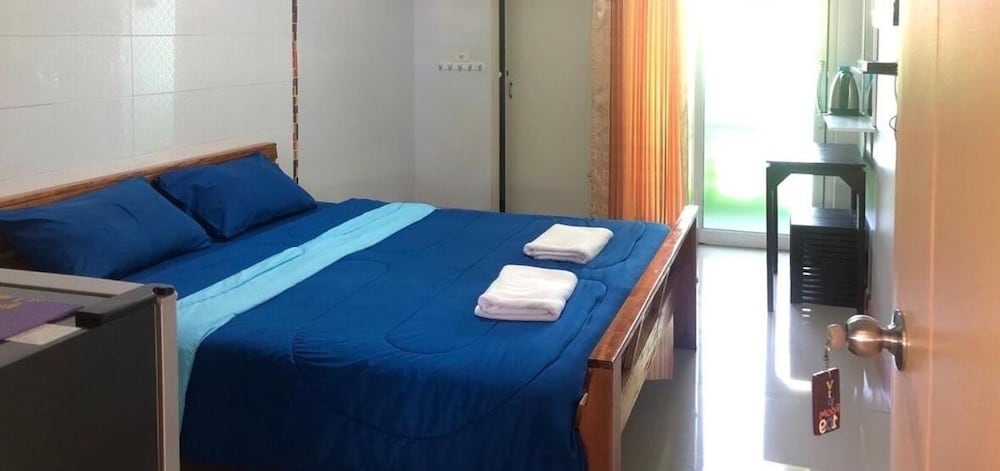 Deluxe Room, 1 King Bed photo 2