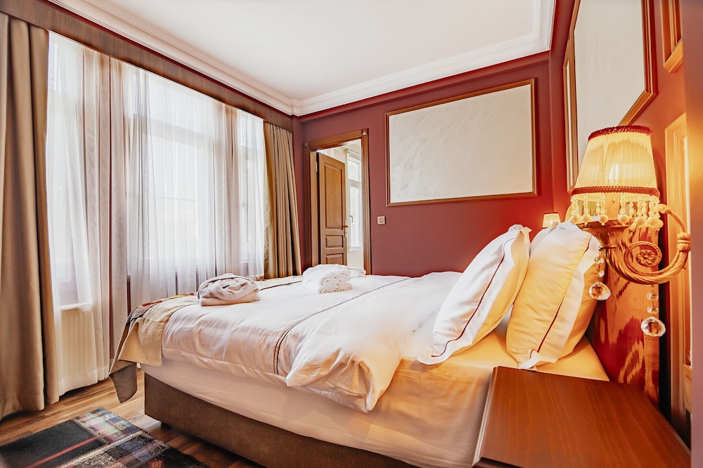 Superior Room, 1 King Bed, Garden View photo 2