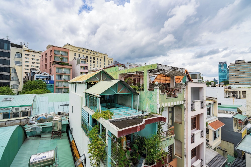Deluxe Studio Suite, City View photo 2