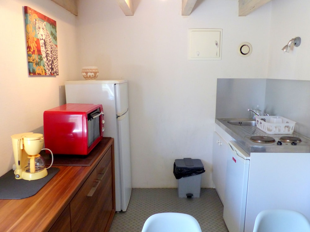 Comfort Apartment, Private Bathroom, Courtyard View photo 3