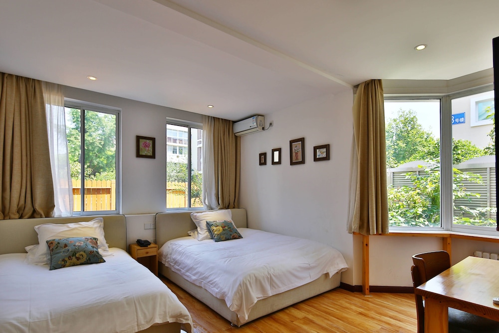 Twin Room With Courtyard View