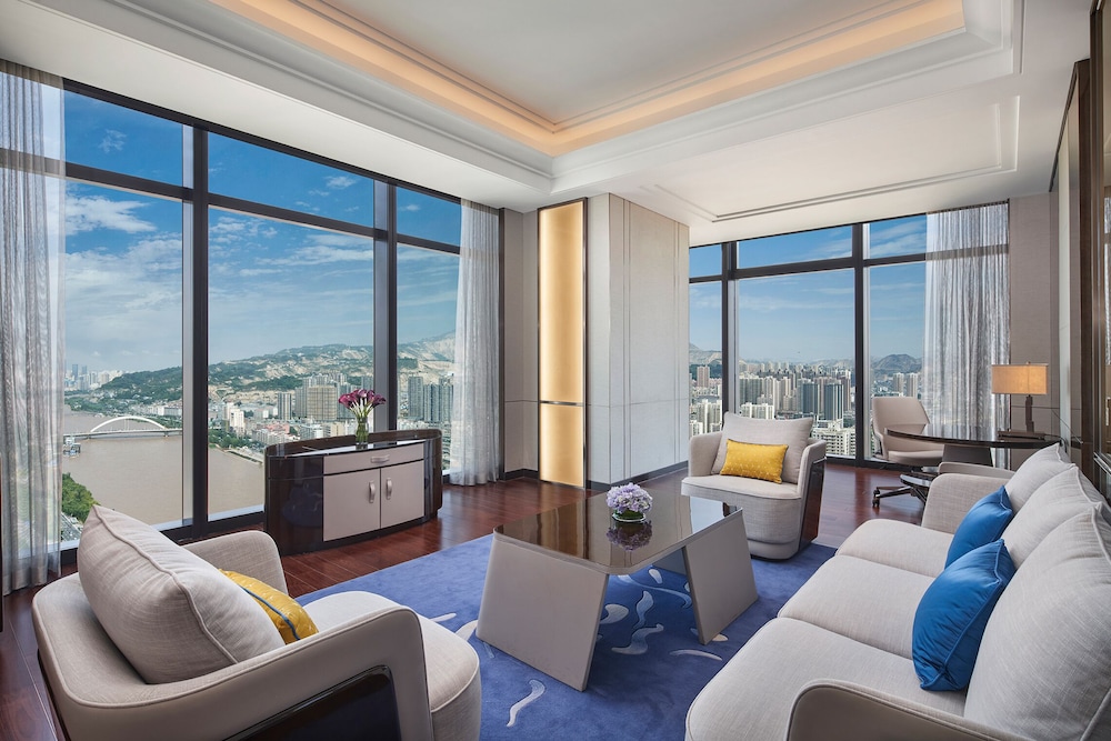 Regency, Suite