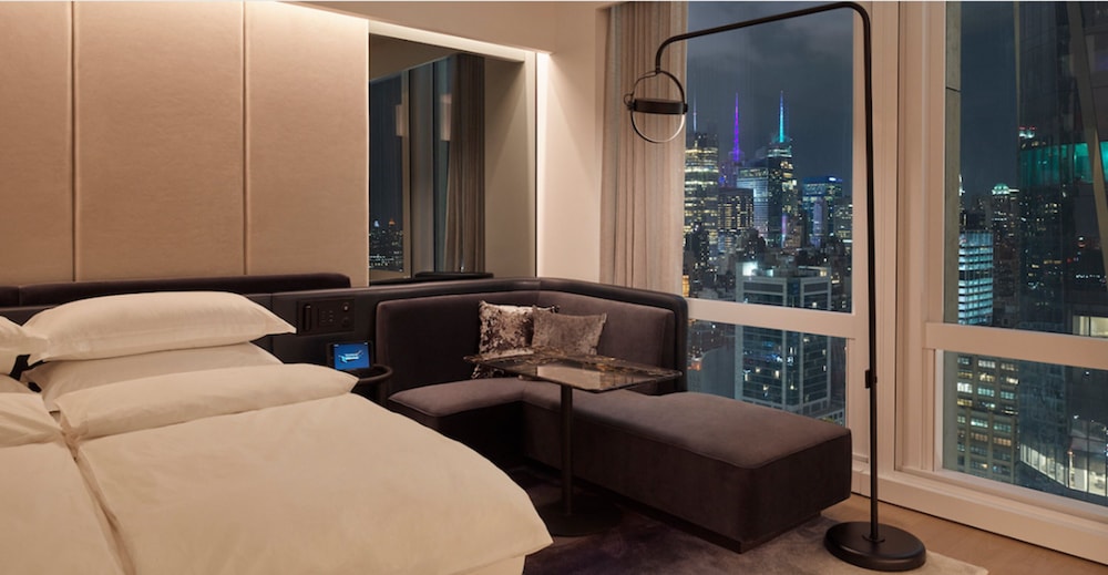 Deluxe Room, 1 King Bed, City View