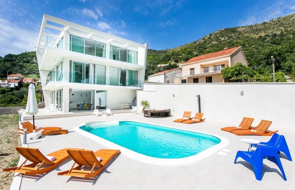 Villa (Five-Bedroom Villa with Private Pool)