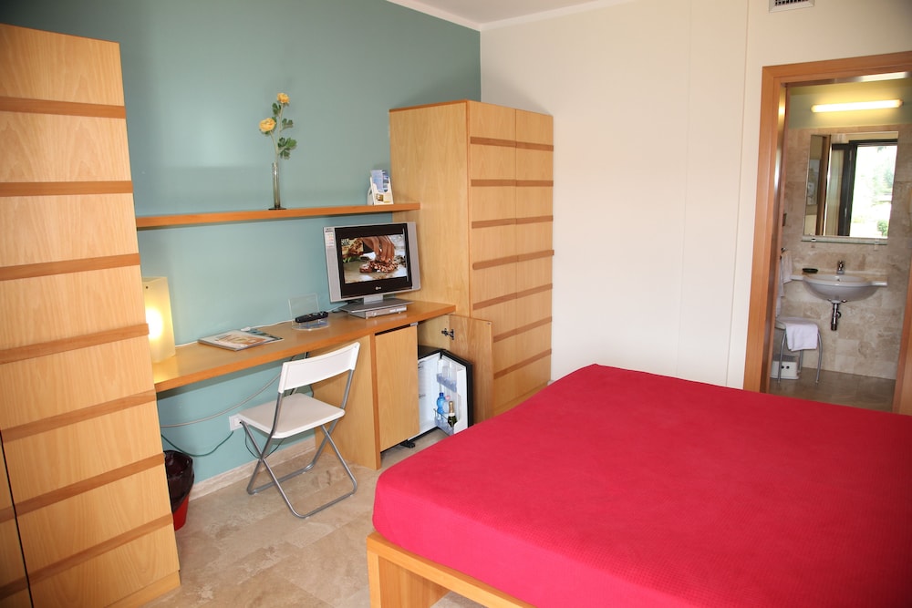 Standard Double or Twin Room photo 3
