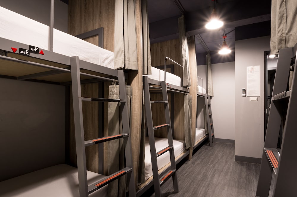 Shared Dormitory, Women only
