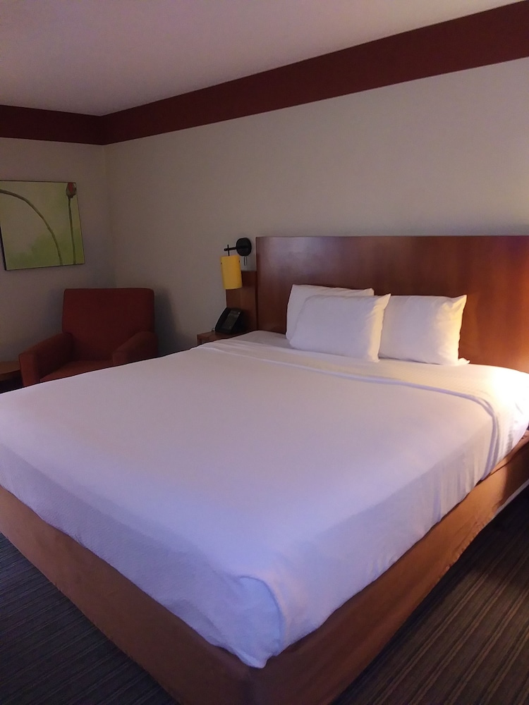 Room, 1 Double Bed, Accessible, Non Smoking (Bathtub W/grab Bars) - Photo 2