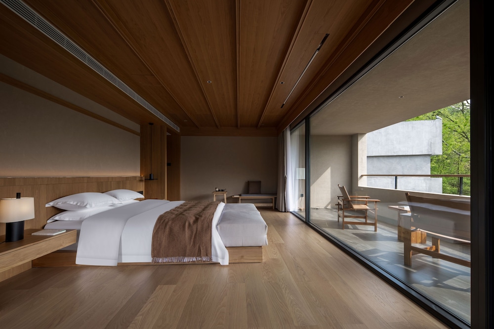 Panoramic Double Room, Balcony, Hill View