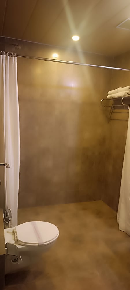 Executive Double Room, 1 Queen Bed, City View photo 3