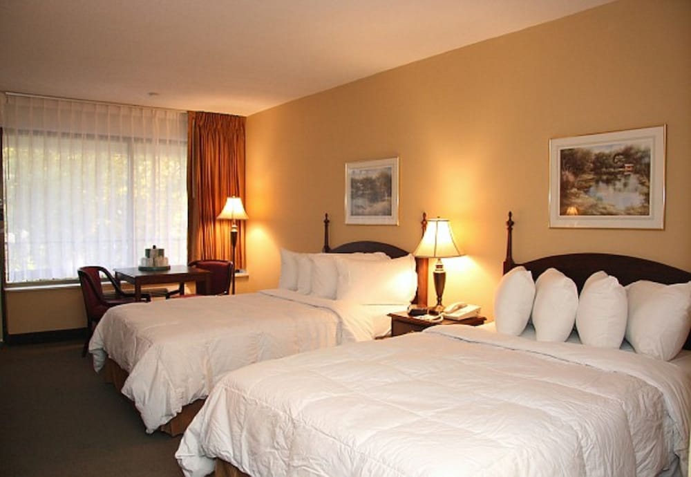Premium Room, 2 Queen Beds, Non Smoking photo 2