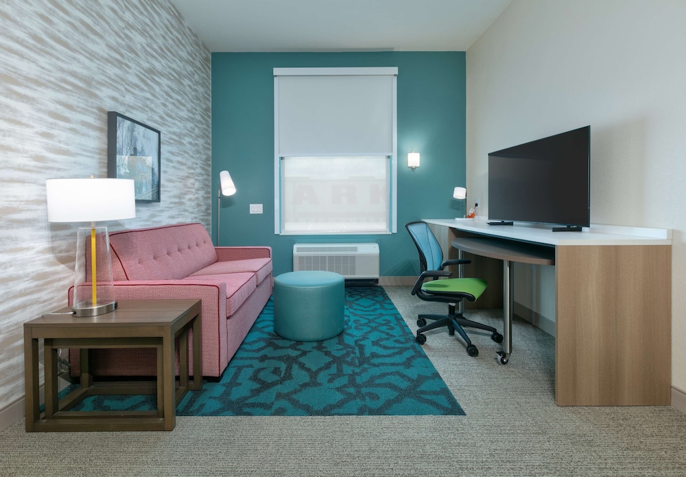 Suite, 1 King Bed, Accessible (Roll In Shower) photo 1