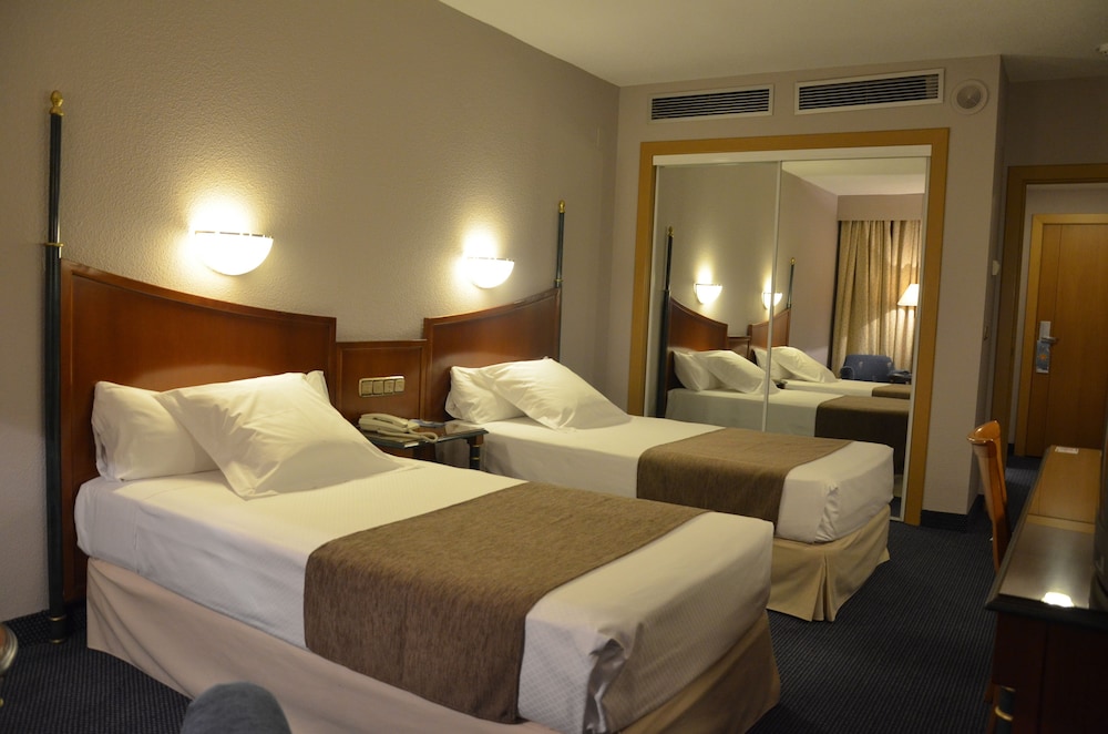 Standard Double Room, 2 Twin Beds - Photo 5