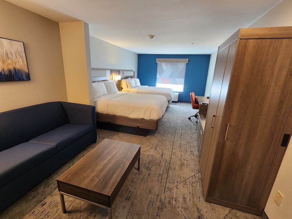 Suite, 2 Queen Beds - Photo 3