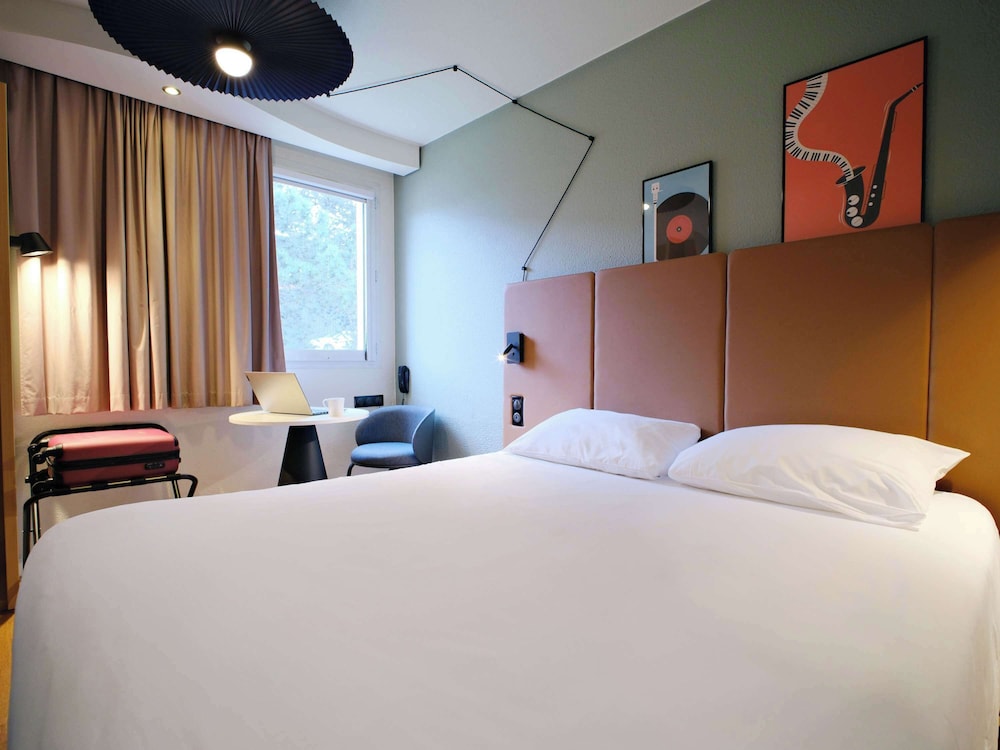 Standard Room, Multiple Beds - Photo 3