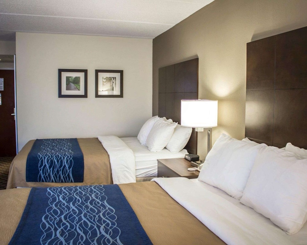 Standard Room, 2 Queen Beds, Non Smoking - Photo 2