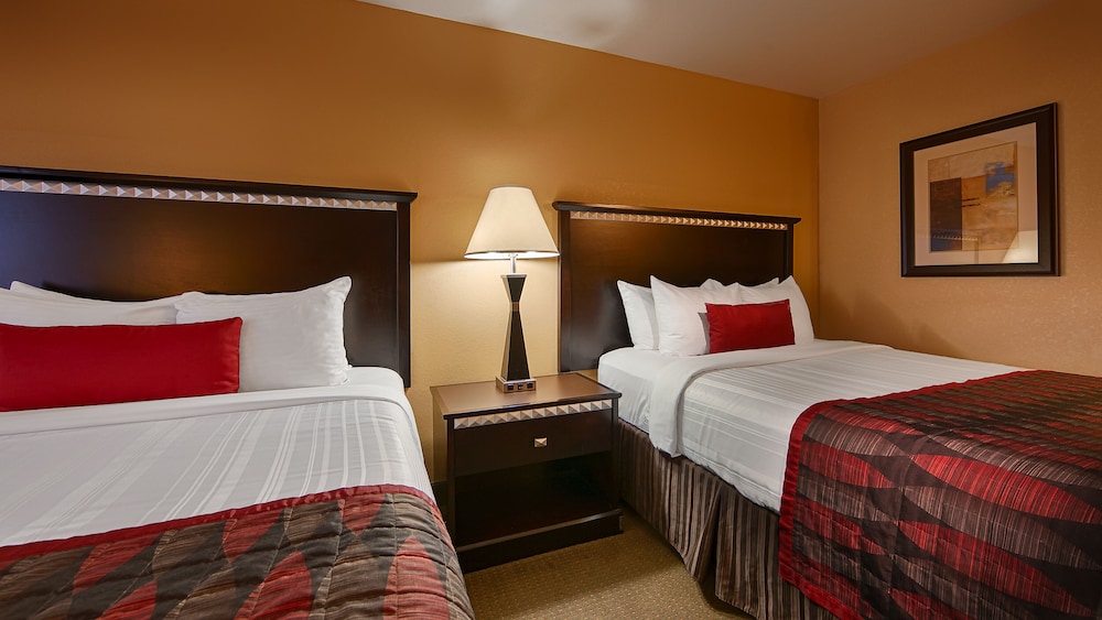 Standard Room, 2 Queen Beds, Non Smoking, Microwave (Larger Room) - Photo 3