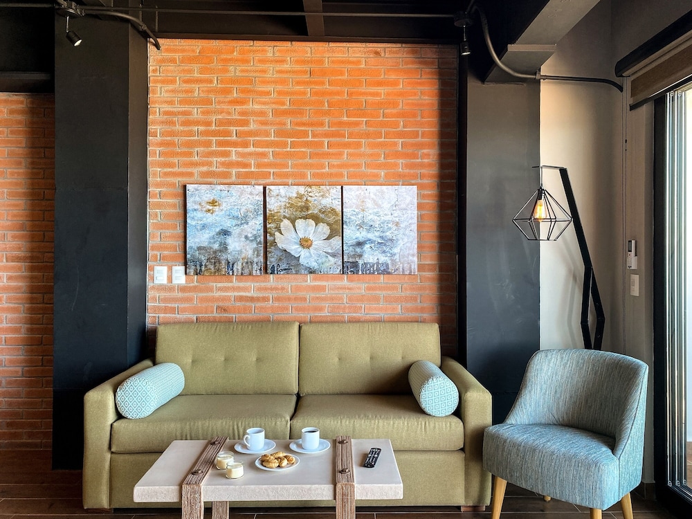 1 Bed 1 Bath Ocean Front Corner Suite