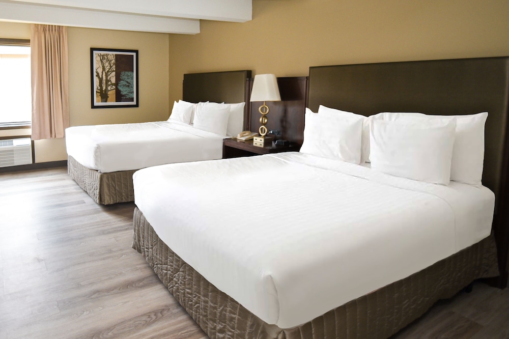 Standard Room, 2 Queen Beds photo 3
